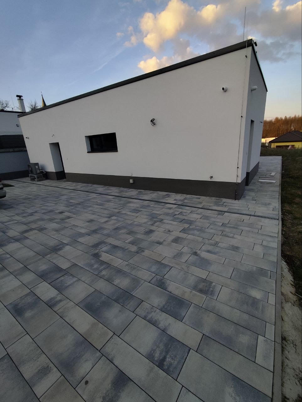 Dokončená moderní realizace rodinného domu od SZ STAVBY
